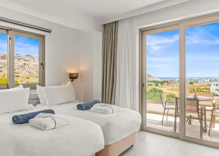 Kouros Stone Hotel Charaki