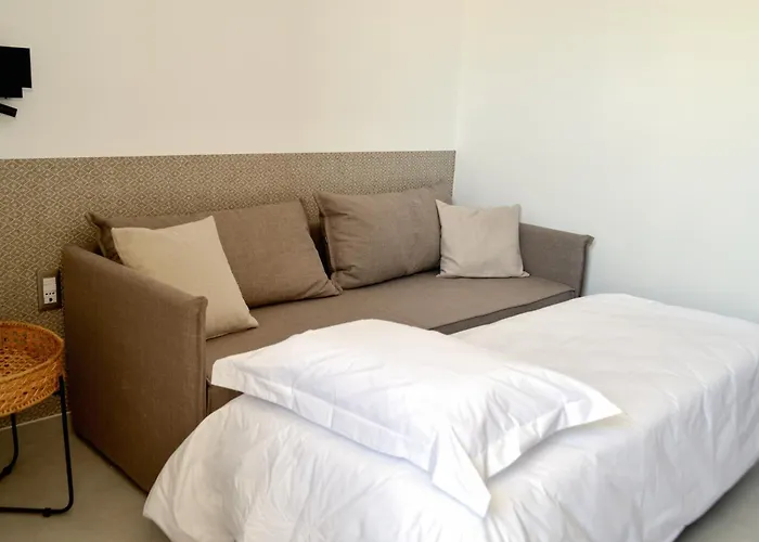 Kouros Stone Hotel Charaki