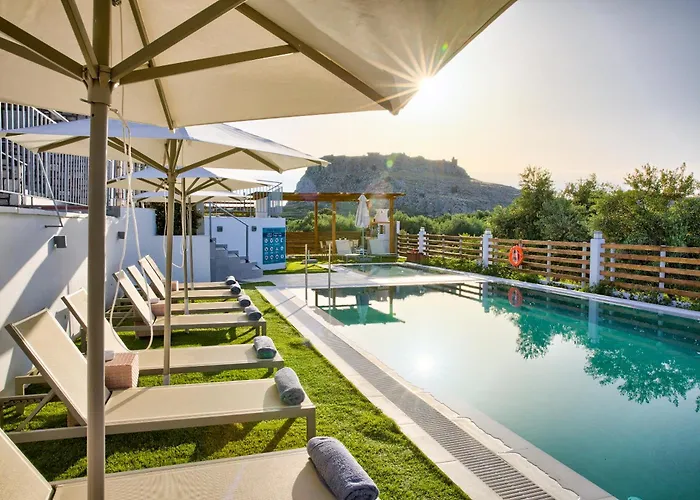 Kouros Stone Hotel Charaki