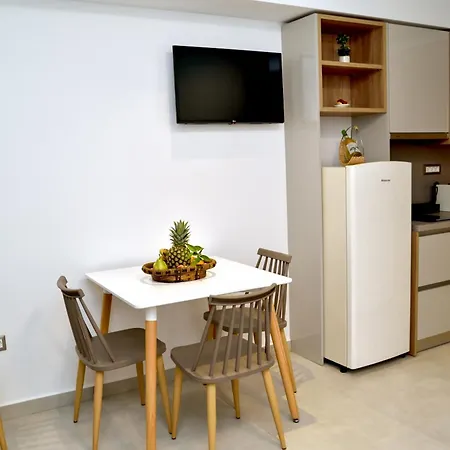 فندق Kouros Stone