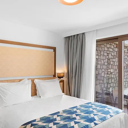 Hotel Kouros Stone Charaki